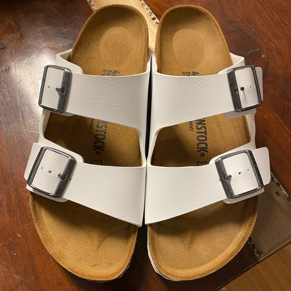 Women’s white Birkenstocks size 9